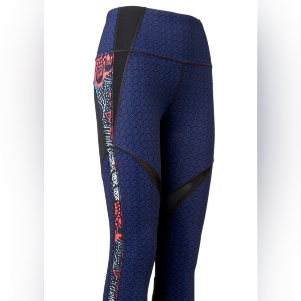 Athleta Sz XS Lotus Precision Leggings       Blue Modern Floral Mesh w Pockets.
